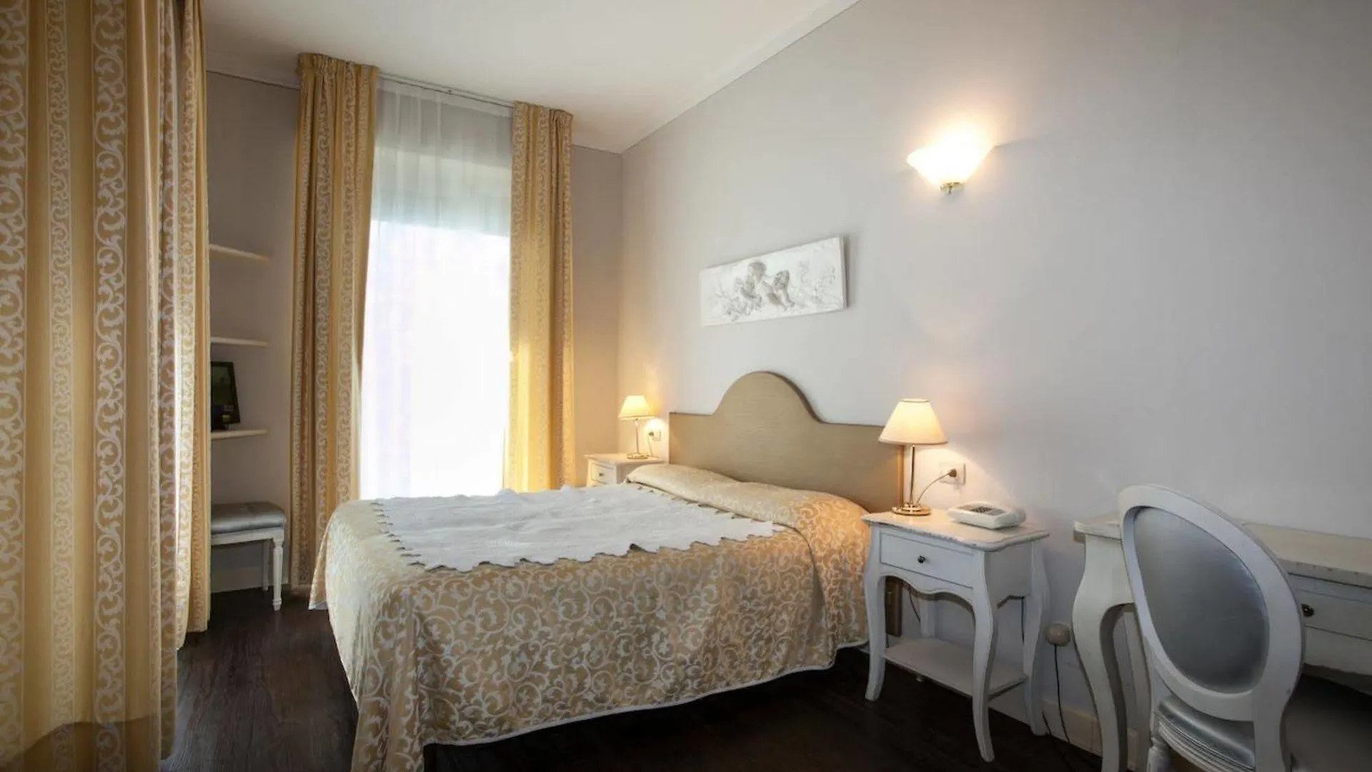 Hotel Marconi Sirmione 3*,  Italy