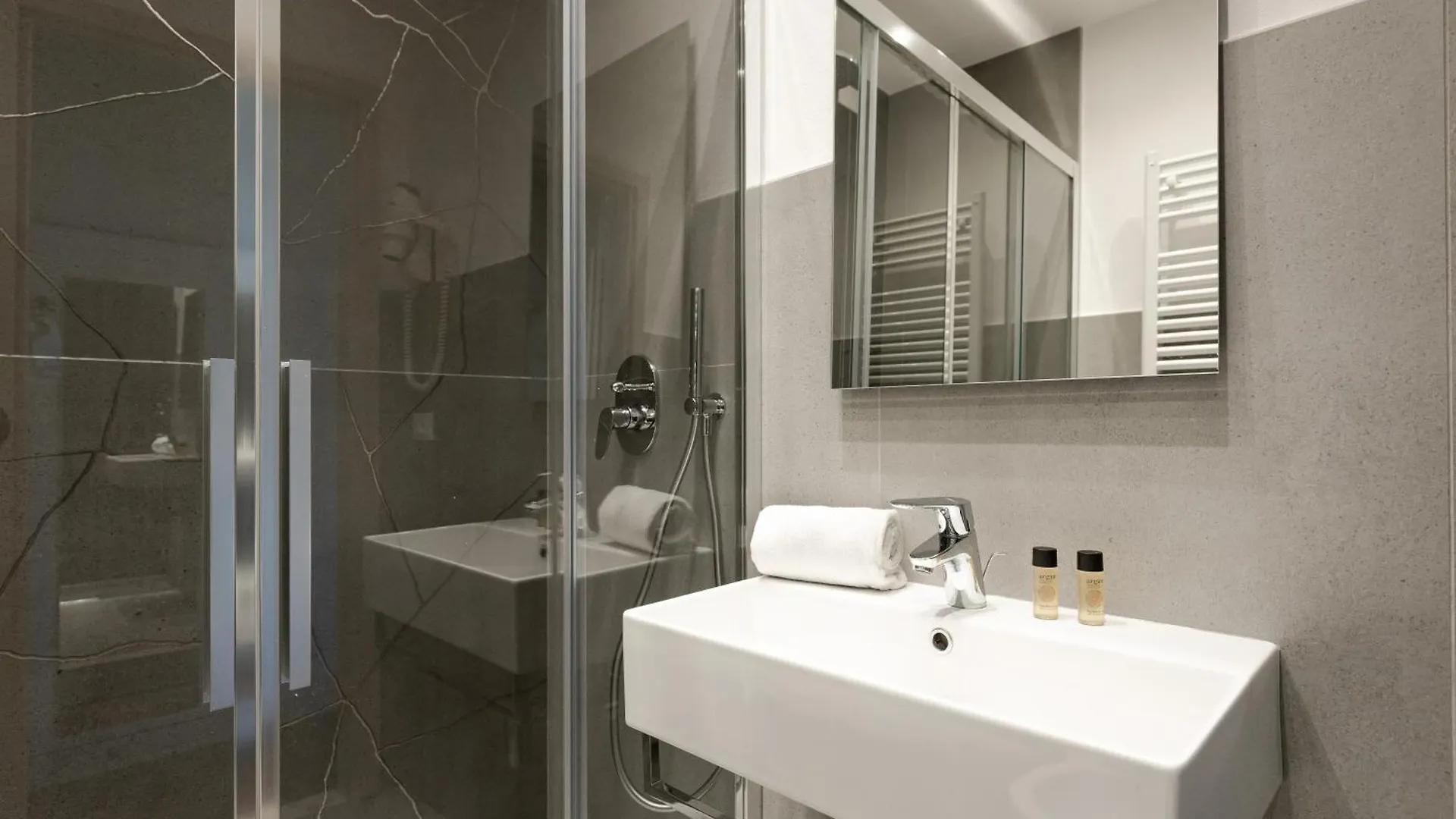 Hotel Marconi Sirmione 3*,