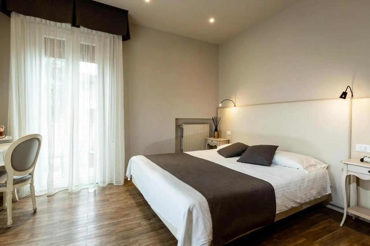 Hotel Marconi Sirmione 3*,  Italy